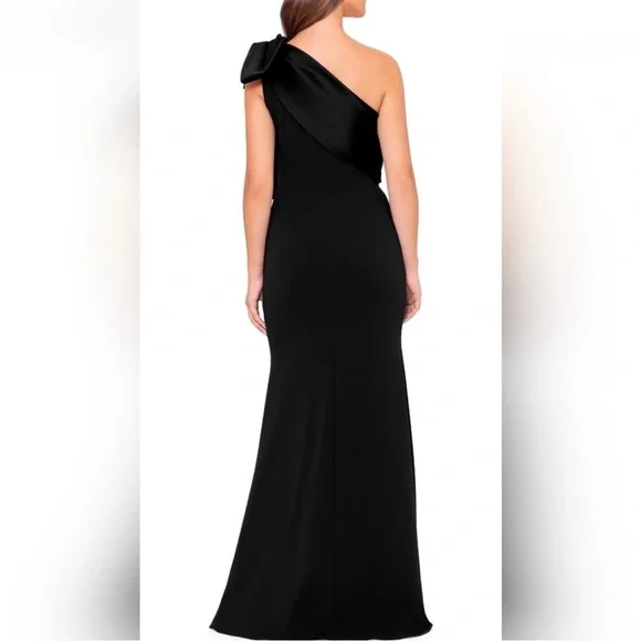 Elegant Black One-Shoulder Dress - Picture 2 of 8